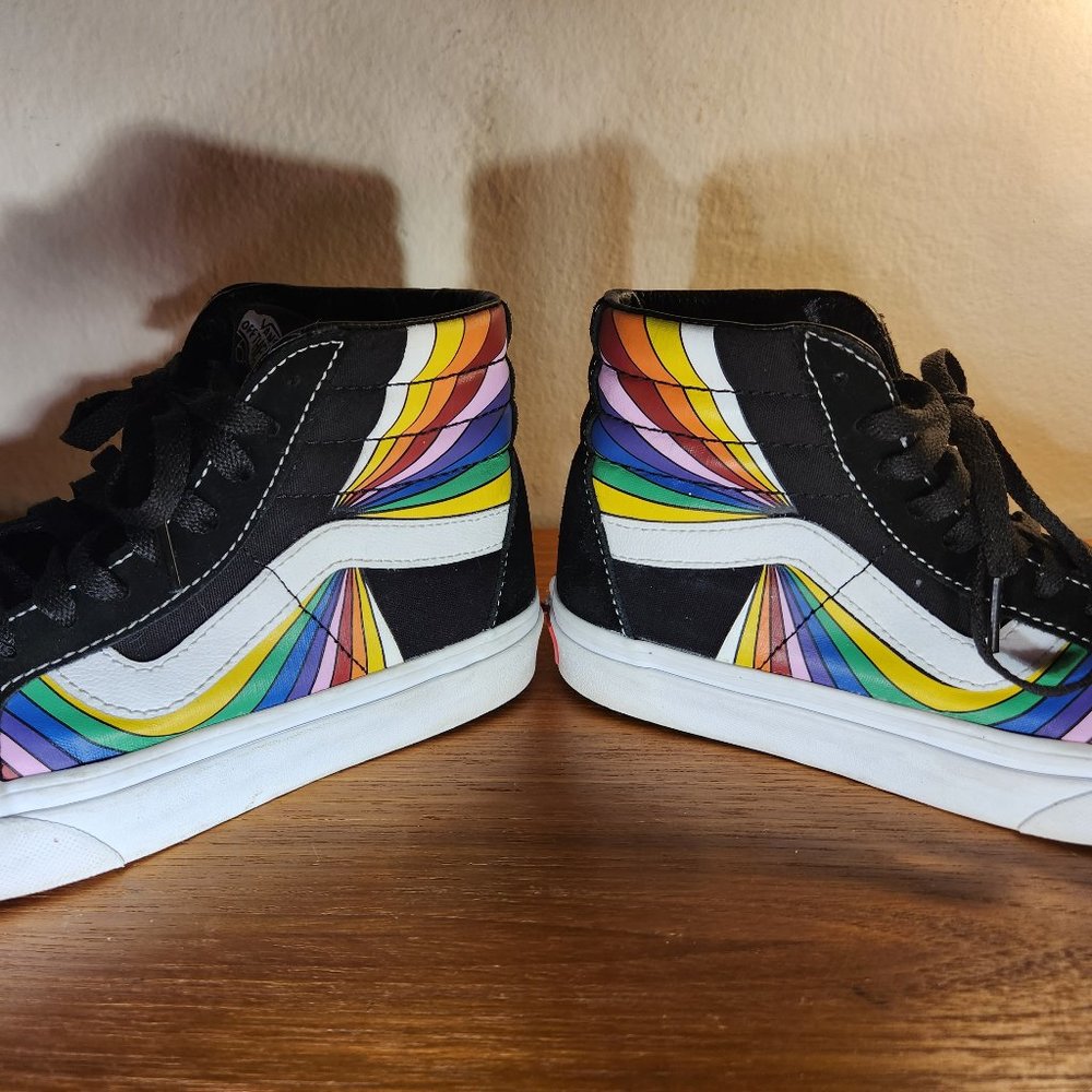 VANS SK8 Hi Multicolor Rainbow Suede Sneaker Men (4.0)/ Women (5.5)
